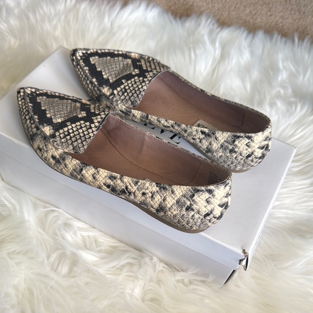 Steve Madden Black and Cream Snakeskin Flats - Picture 2 of 7